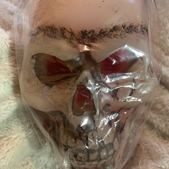 Bleeding skull candle - Picture 1 of 2